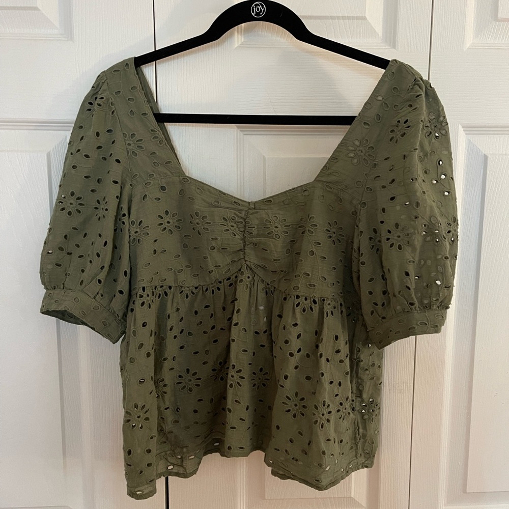 American Eagle top